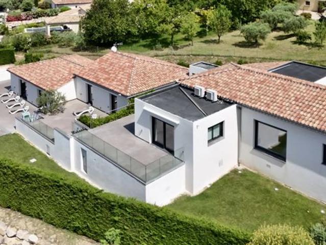 Villa 6 pièces 300 m²