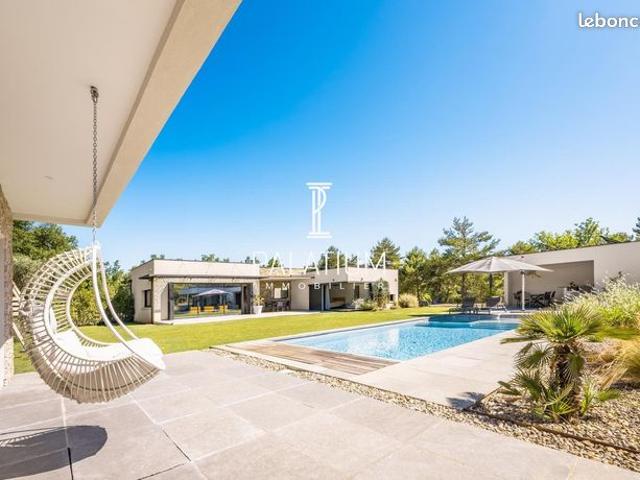 Villa 6 pièces 300 m²