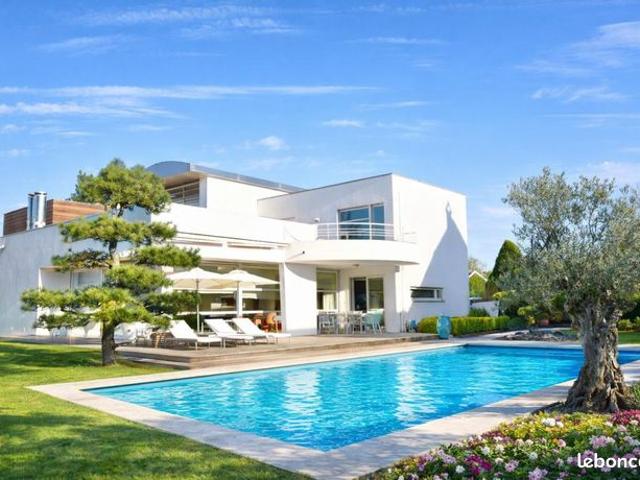 Villa 6 pièces 300 m²