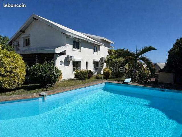 Villa 6 pièces 300 m²