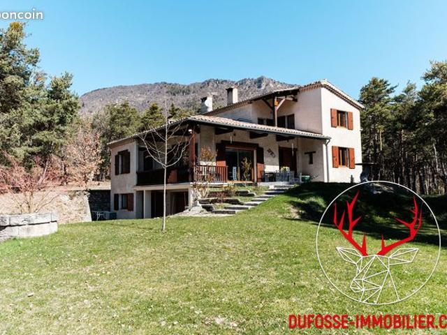 Villa 6 pièces 300 m²