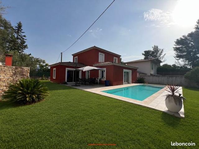 Villa 6 pièces 300 m²