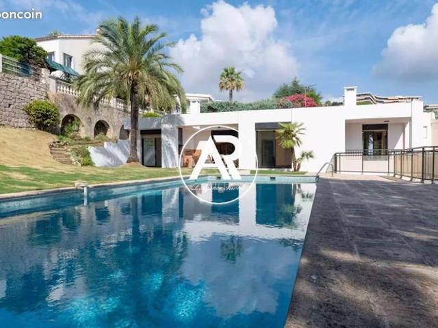 Villa 6 pièces 301 m²