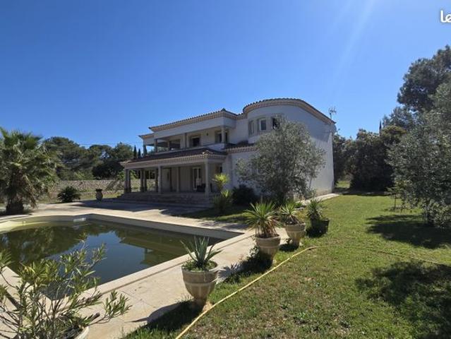 Villa 6 pièces 301 m²