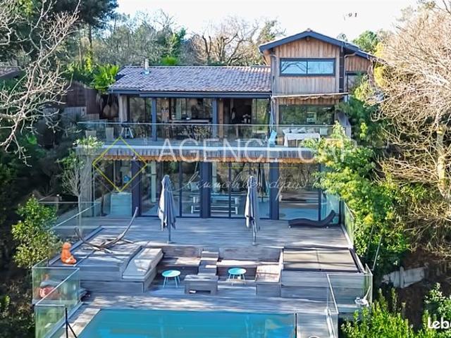 Villa 6 pièces 302 m²