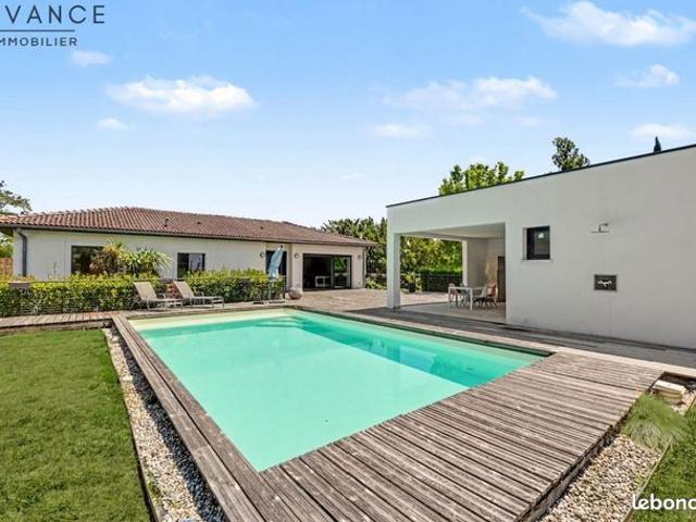 Villa 6 pièces 304 m²