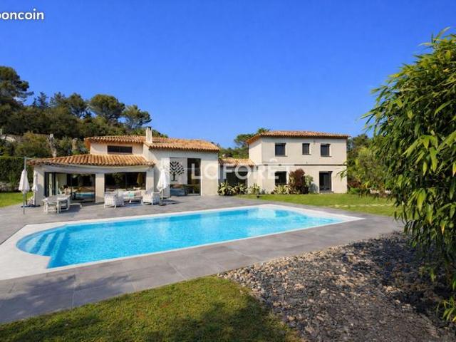 Villa 6 pièces 305 m²