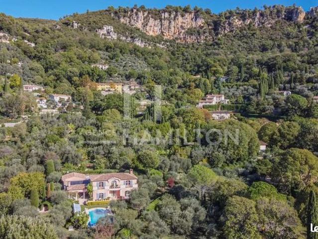 Villa 6 pièces 310 m²
