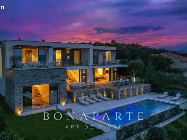 Villa 6 pièces 315 m²