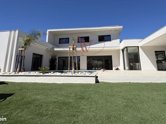 Villa 6 pièces 317 m²
