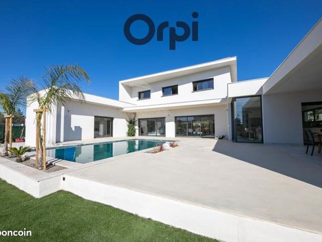 Villa 6 pièces 317 m²