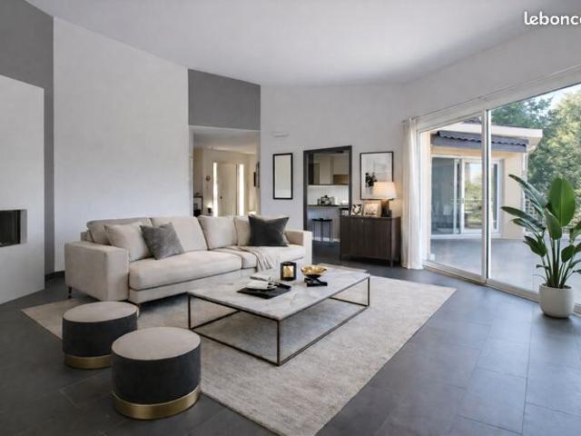 Villa 6 pièces 325 m²