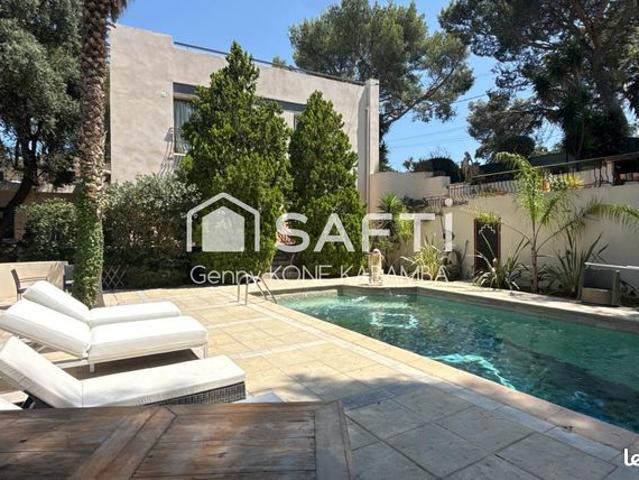 Villa 6 pièces 328 m²