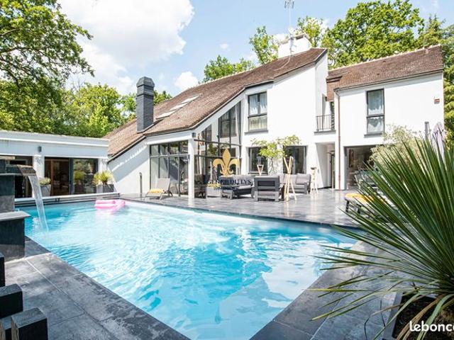 Villa 6 pièces 330 m²