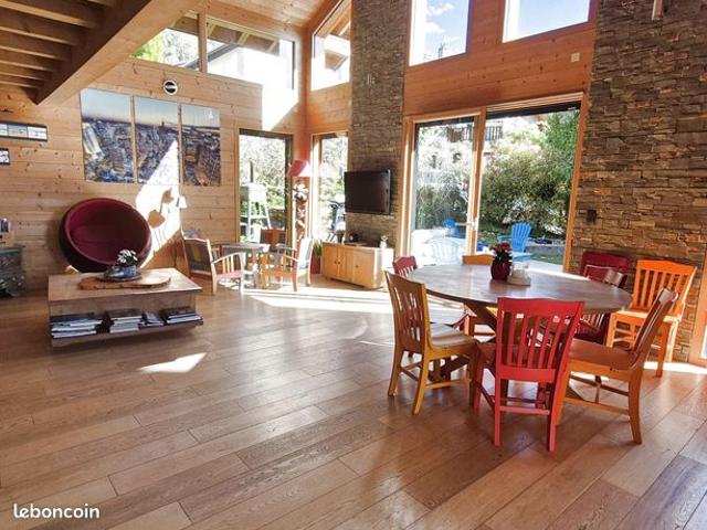 Villa 6 pièces 357 m²