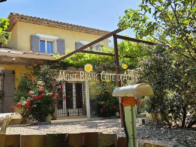 VILLA 6 PIECES SUR GRAND TERRAIN PROCHE GOLF