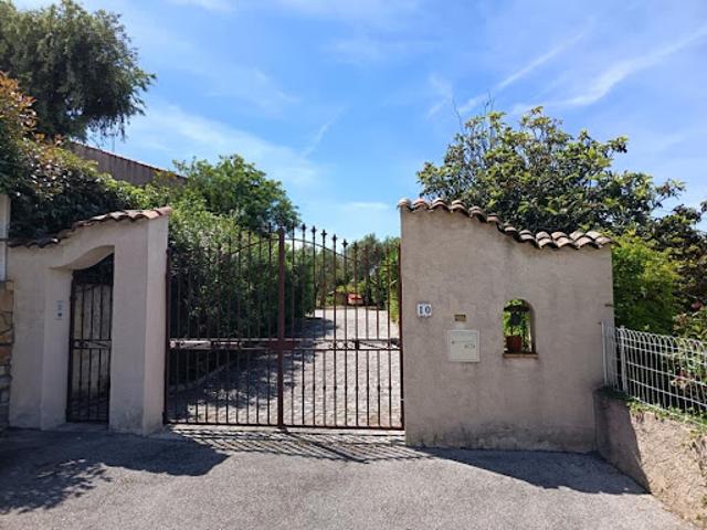 Villa avec piscine et jardin