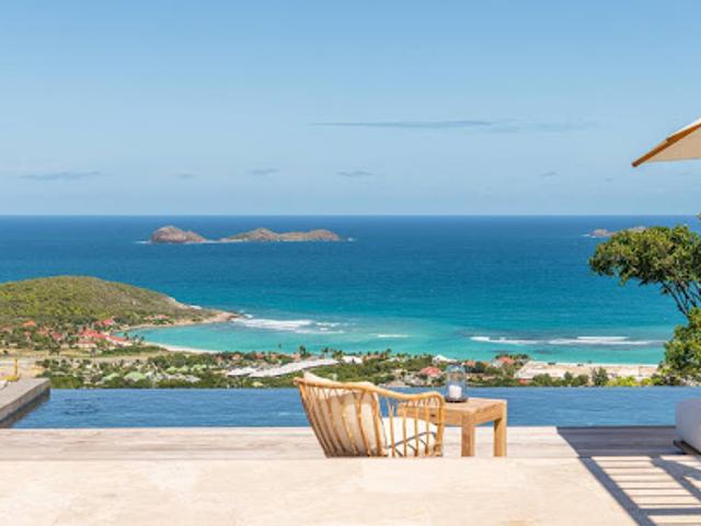 Villa avec piscine et terrasse