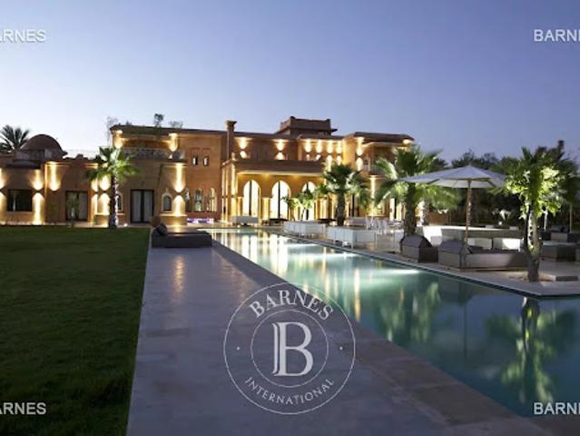 Villa avec piscine et jardin