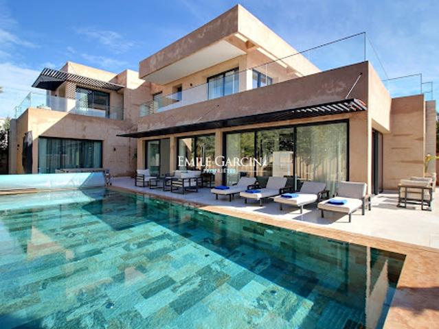 Villa avec piscine et jardin