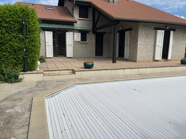 Villa 7 pièce s 152 m2 avec piscine chauffée