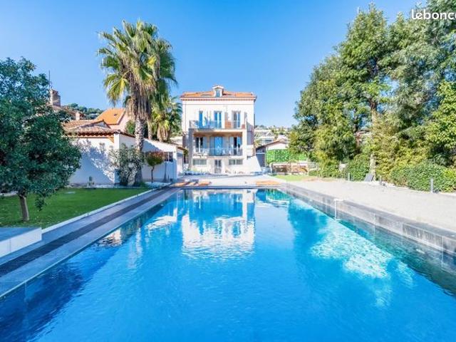 Villa 7 pièces 400 m²