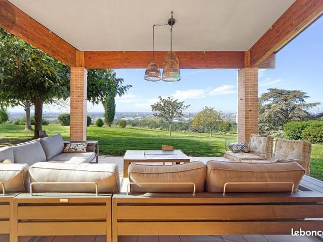 Villa 7 pièces 402 m²