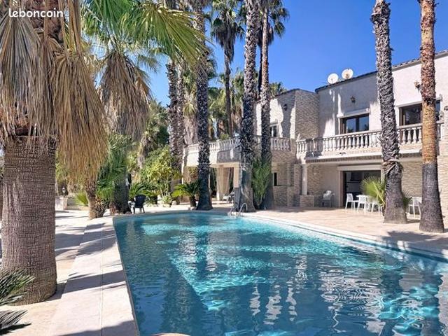 Villa 7 pièces 515 m²