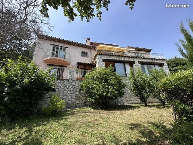 Villa 7 pièces 692 m²
