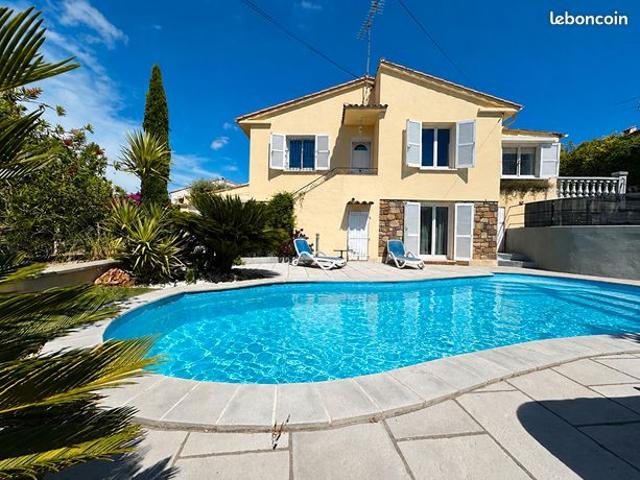Villa 7 pièces 145 m²