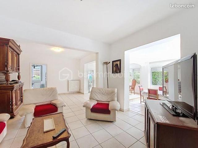 Villa 7 pièces 158 m²