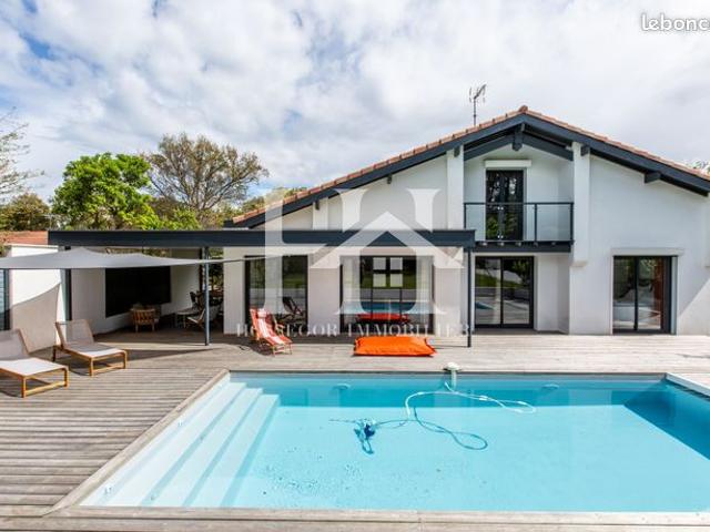 Villa 7 pièces 160 m²