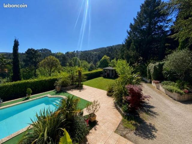 Villa 7 pièces 165 m²