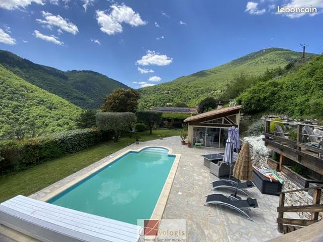 Villa 7 pièces 166 m²
