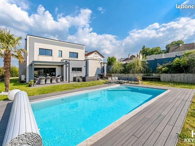 Villa 7 pièces 167 m²