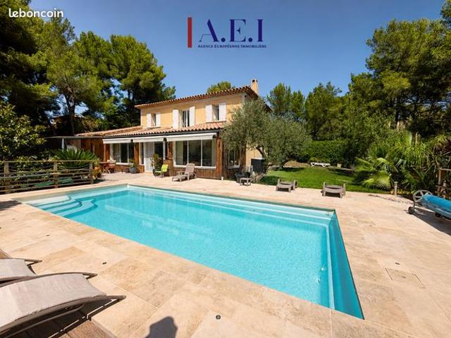 Villa 7 pièces 175 m²