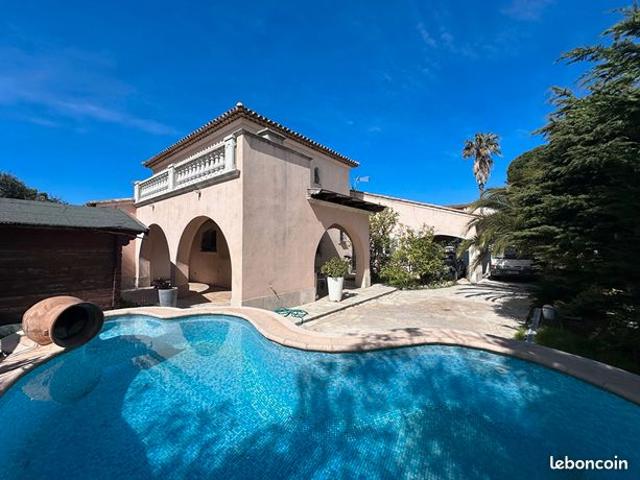 Villa 7 pièces 176 m²
