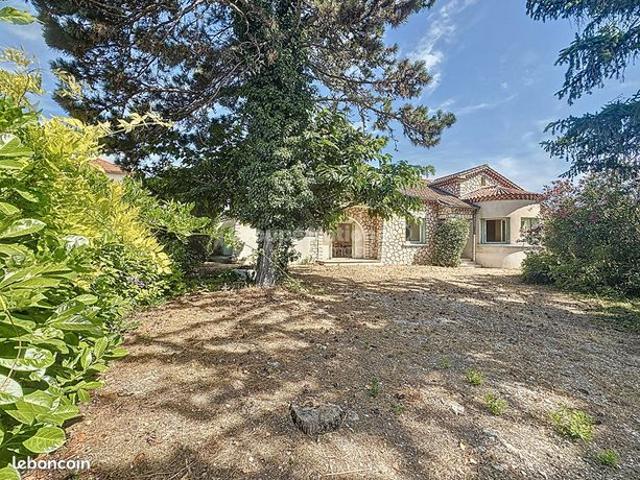 Villa 7 pièces 176 m²