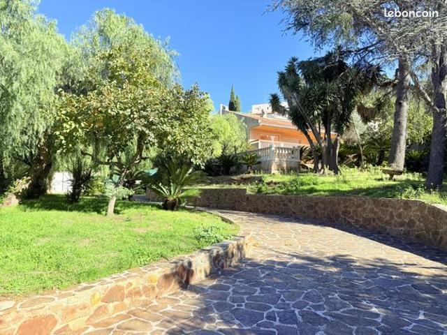 Villa 7 pièces 178 m²