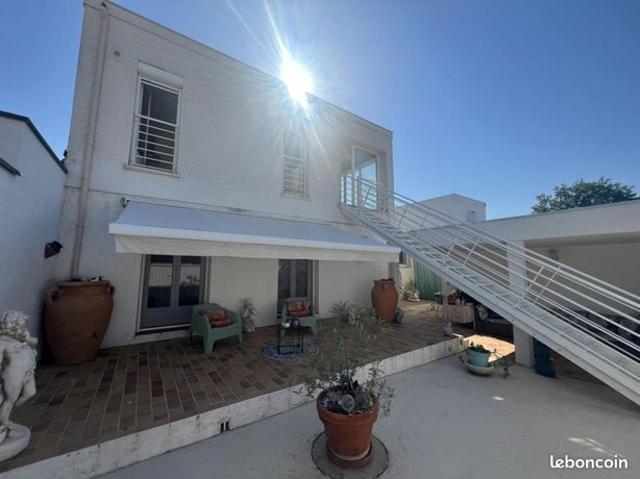 Villa 7 pièces 179 m²