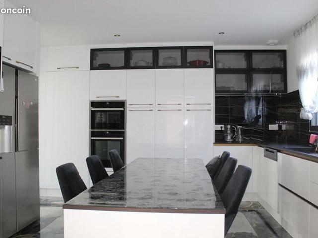 Villa 7 pièces 180 m²