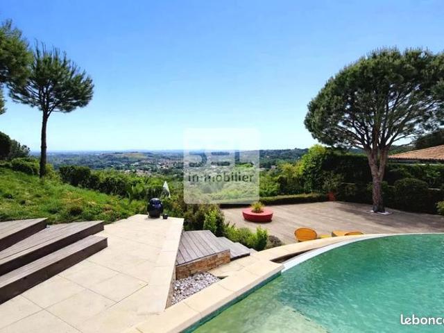 Villa 7 pièces 180 m²