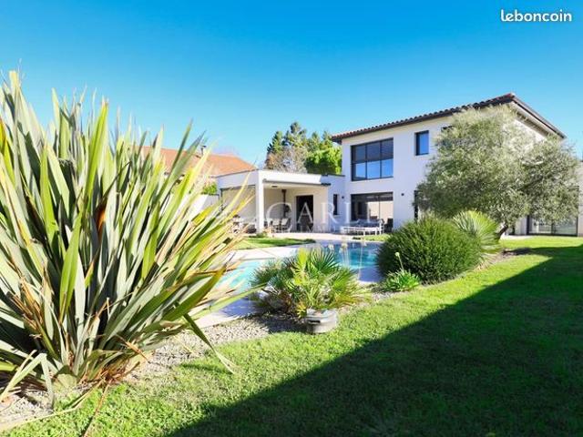 Villa 7 pièces 180 m²