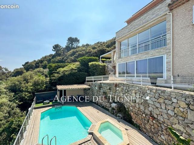Villa 7 pièces 180 m²