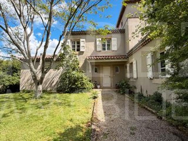 Villa 7 pièces 180 m²