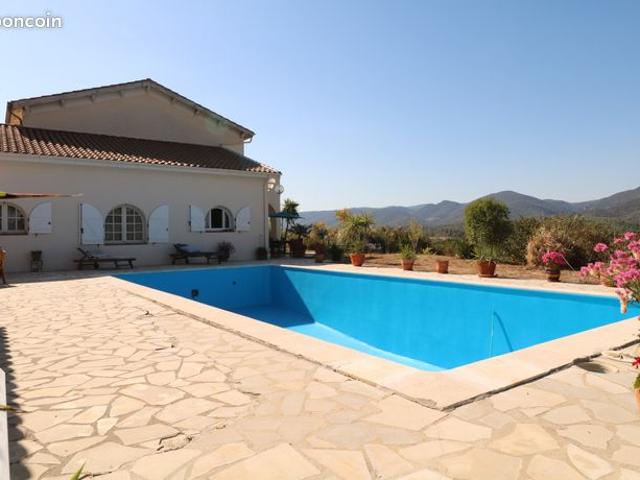 Villa 7 pièces 180 m²
