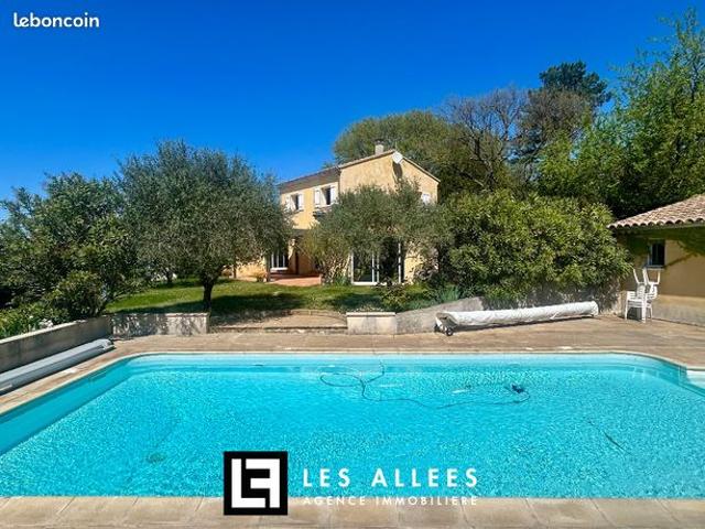 Villa 7 pièces 180 m²