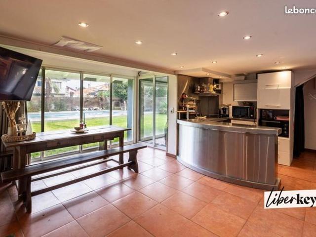 Villa 7 pièces 180 m²