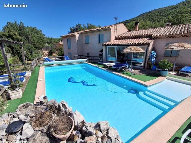 Villa 7 pièces 180 m²