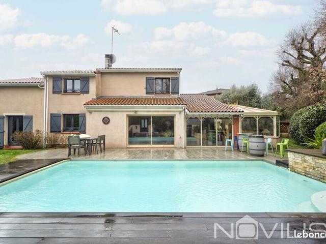 Villa 7 pièces 220 m²